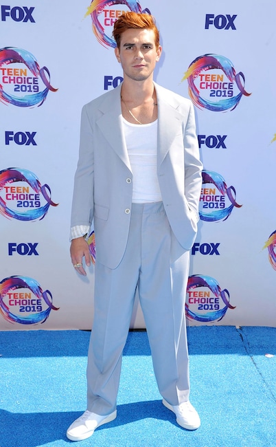 rs_634x1024-190811154622-634-KJ-Apa-2019-Teen-Choice-Awards-Arrivals Top Ten dei look ai Teen Choice Awards 2019